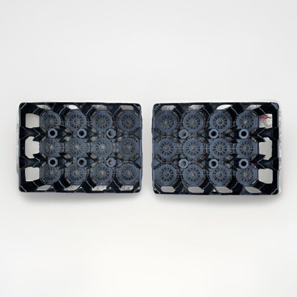 VTG Set of Two Coca-Cola 2 Liter Carry Crates PLASTIC 12 Bottle Carrier Holder - Picture 3 of 5